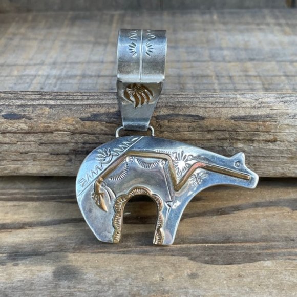 Very Large Spirit Bear Pendant Sterling Silver Native American Vintage - Picture 9 of 10